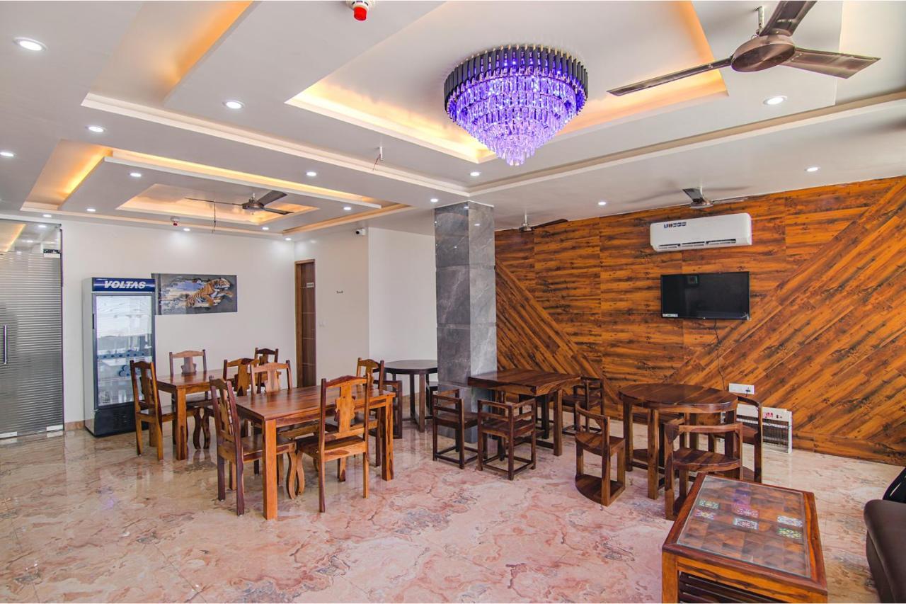 Fabhotel Meridian Inn Mohali Esterno foto