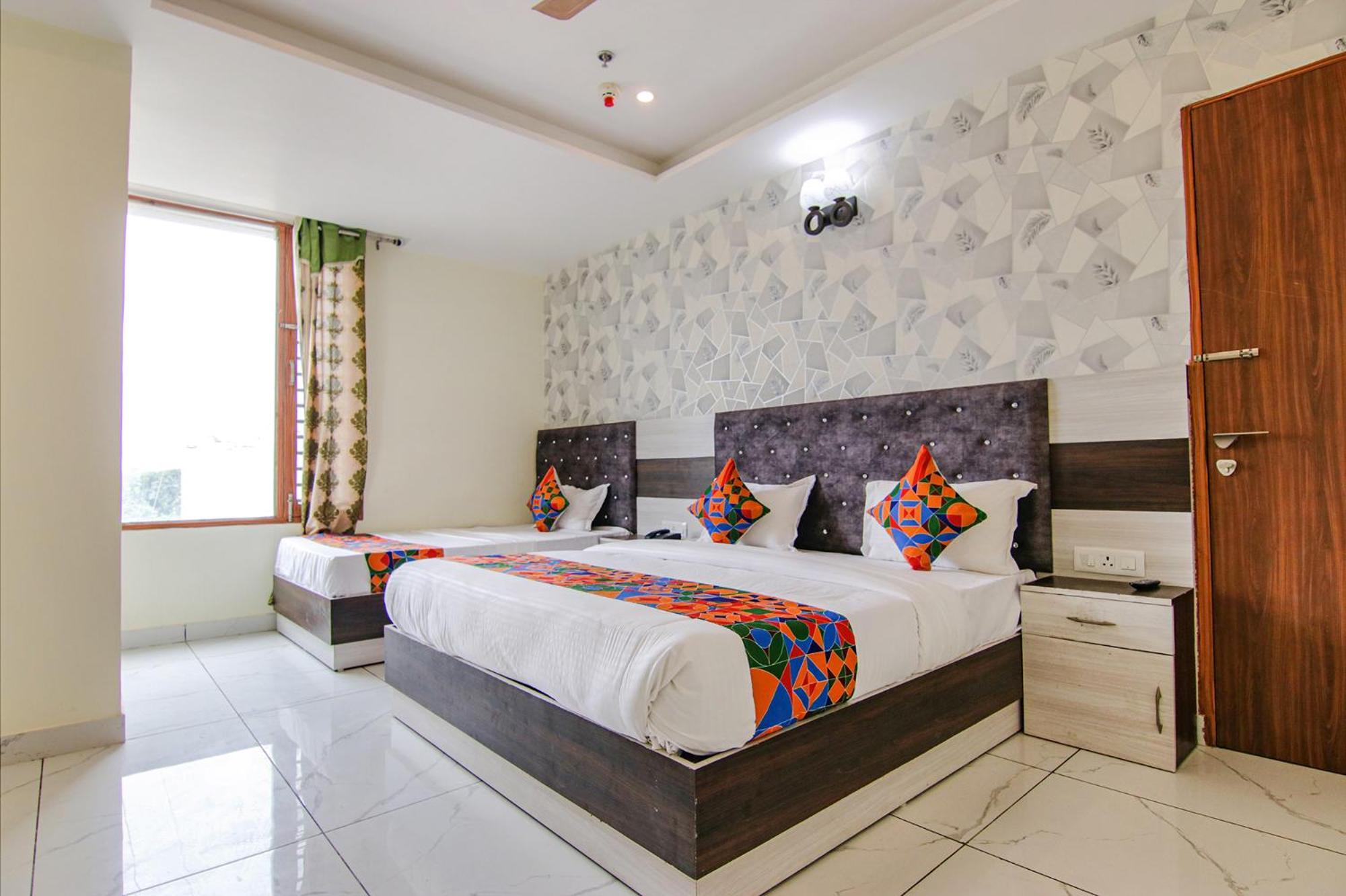 Fabhotel Meridian Inn Mohali Esterno foto