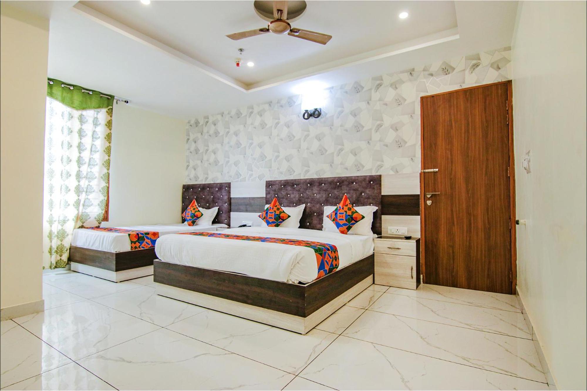 Fabhotel Meridian Inn Mohali Esterno foto
