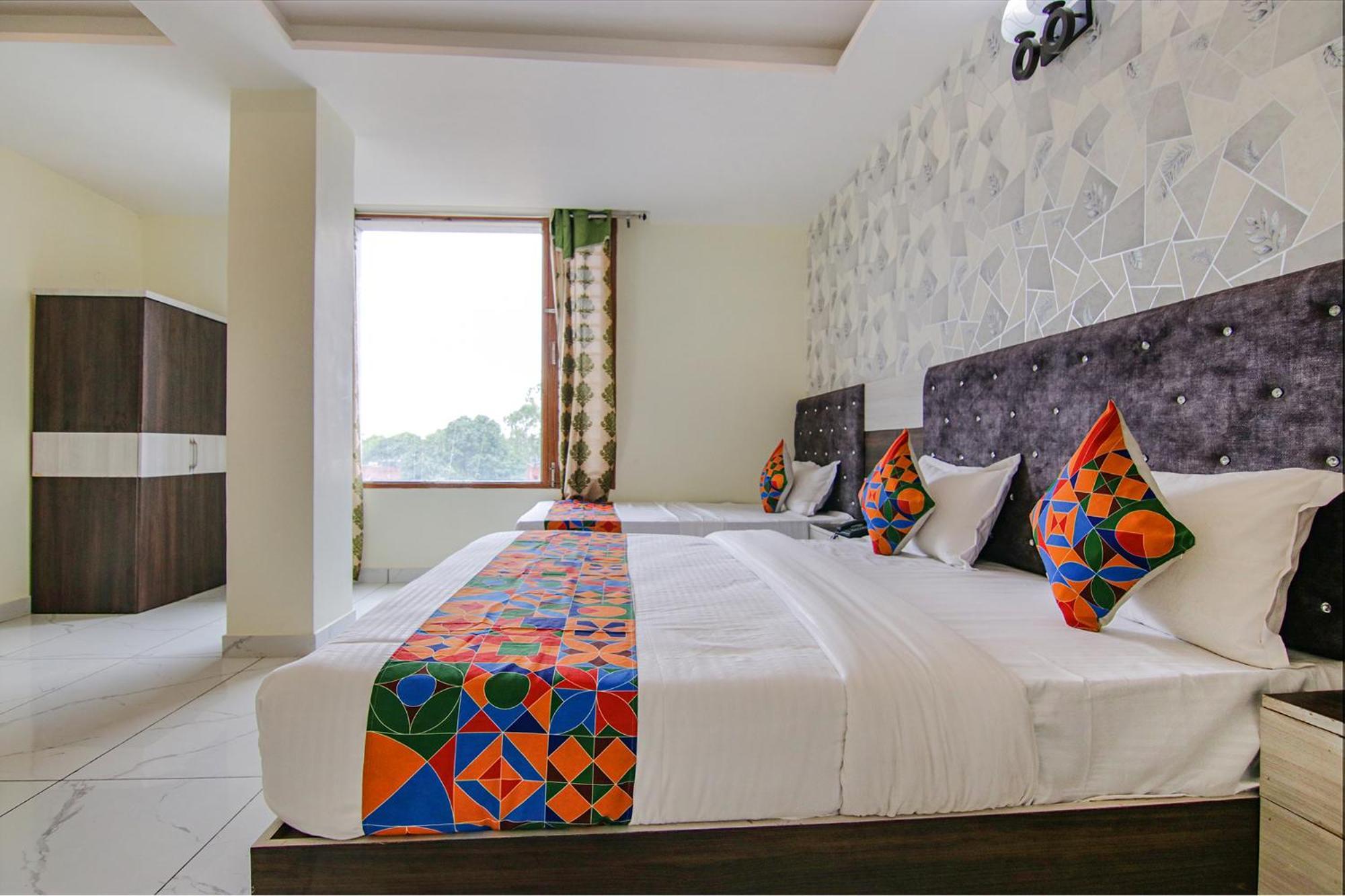 Fabhotel Meridian Inn Mohali Esterno foto